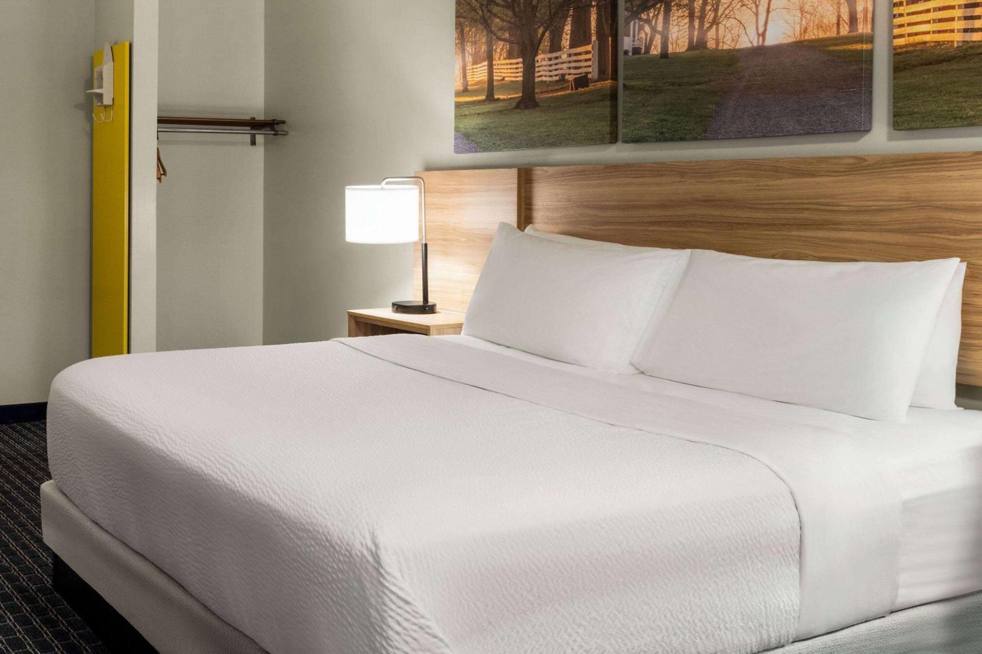 Days & By Wyndham Lancaster Amish Country Hotel