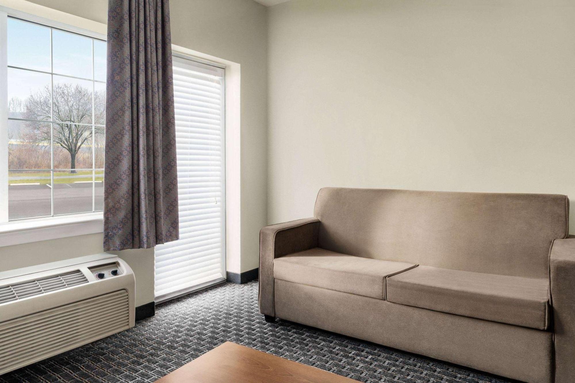 Days & By Wyndham Lancaster Amish Country Hotel
