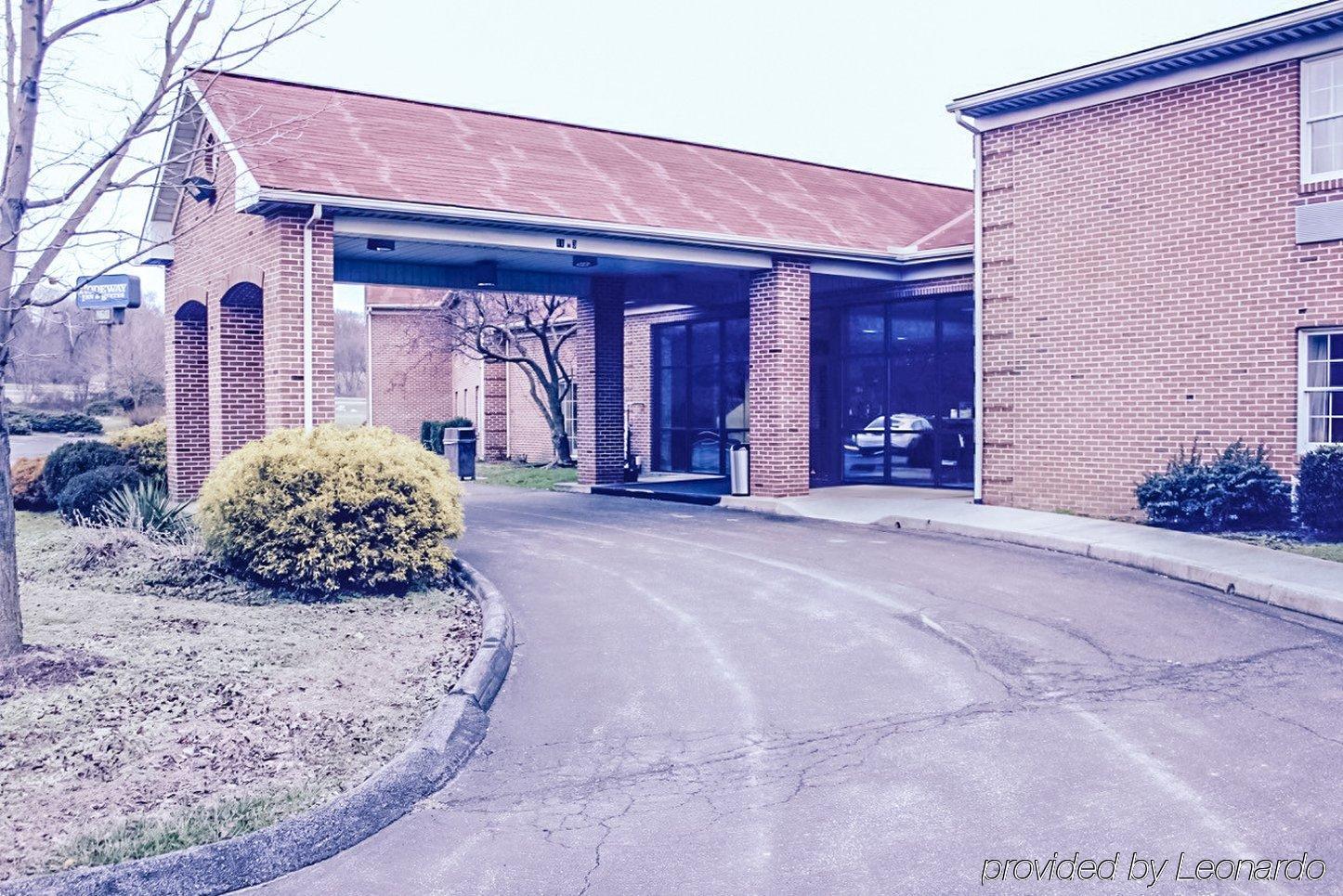 Days & By Wyndham Lancaster Amish Country Hotel 3*