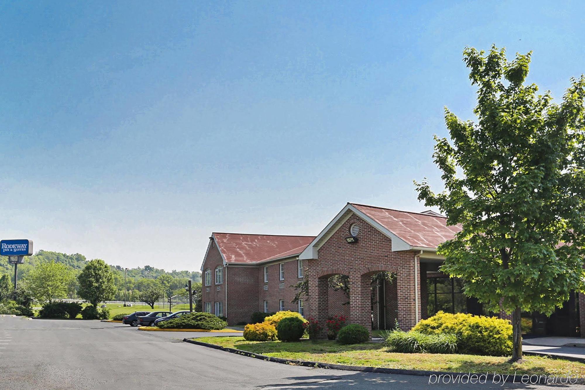 Days & By Wyndham Lancaster Amish Country Hotel Mountville