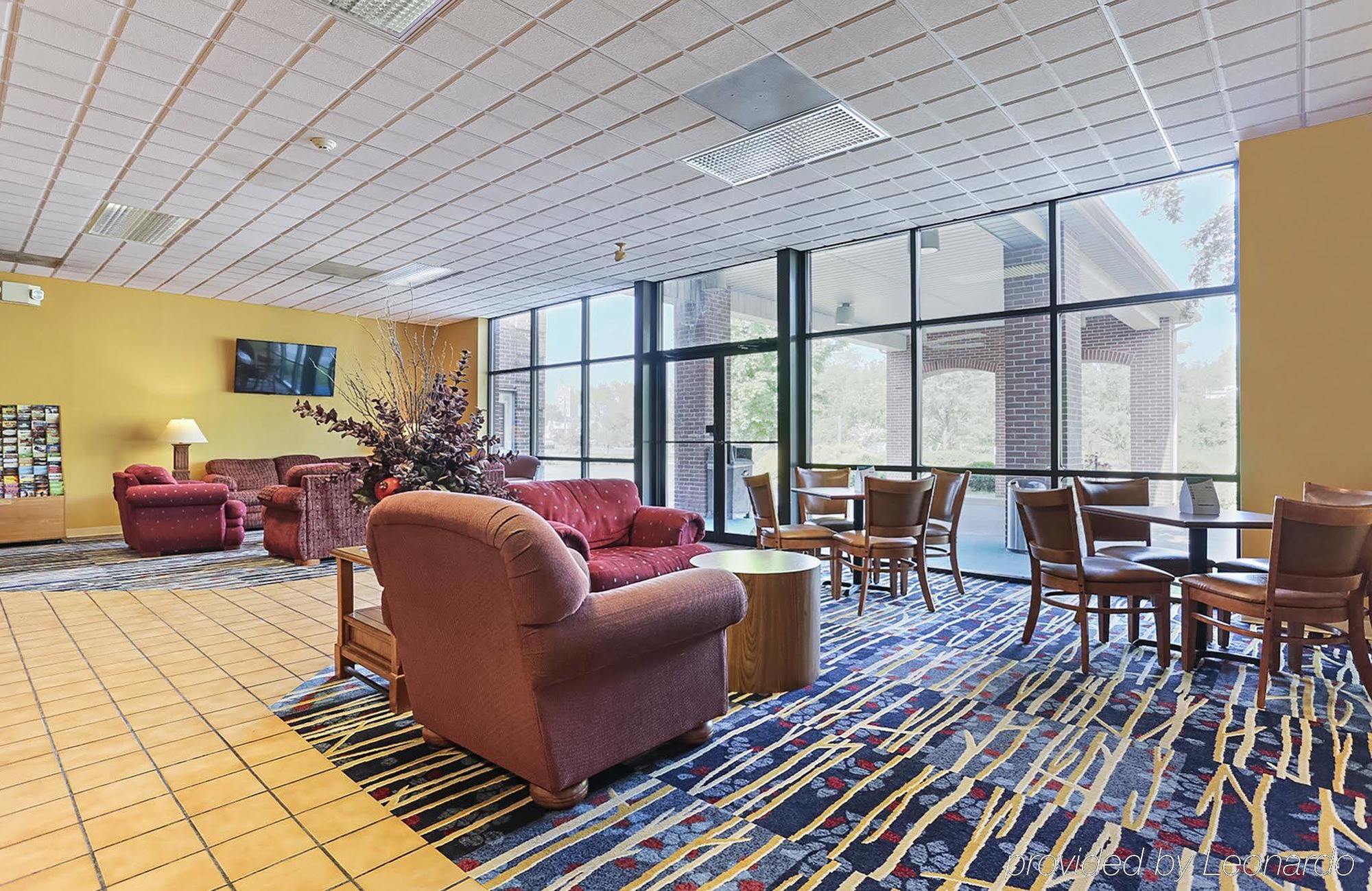 Days & By Wyndham Lancaster Amish Country Hotel