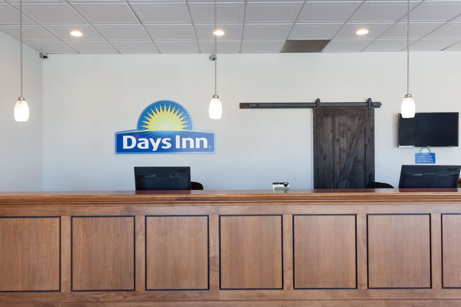 Days & By Wyndham Lancaster Amish Country Hotel