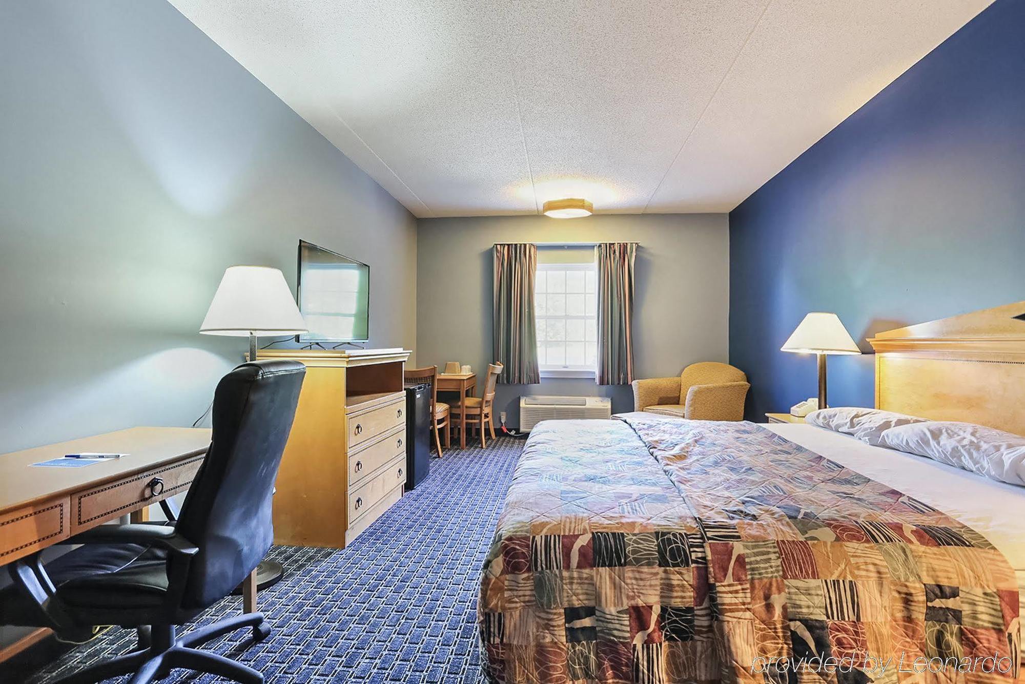 Days & By Wyndham Lancaster Amish Country Hotel